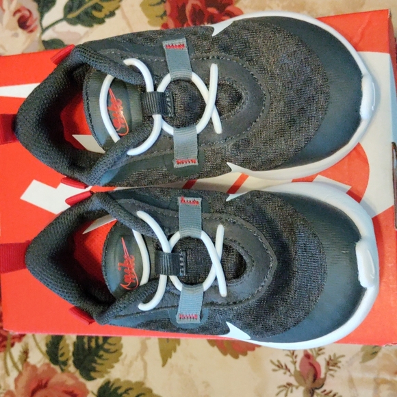 Nike Reposto - Picture 2 of 7